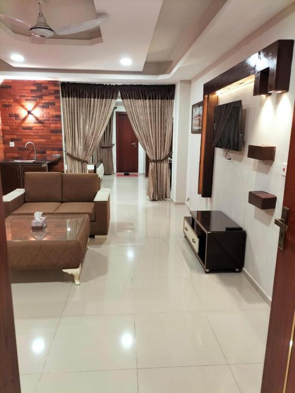 Royal Galaxy Hotel & Residence - Near Islamabad International Airport & Motorway Buitenkant foto