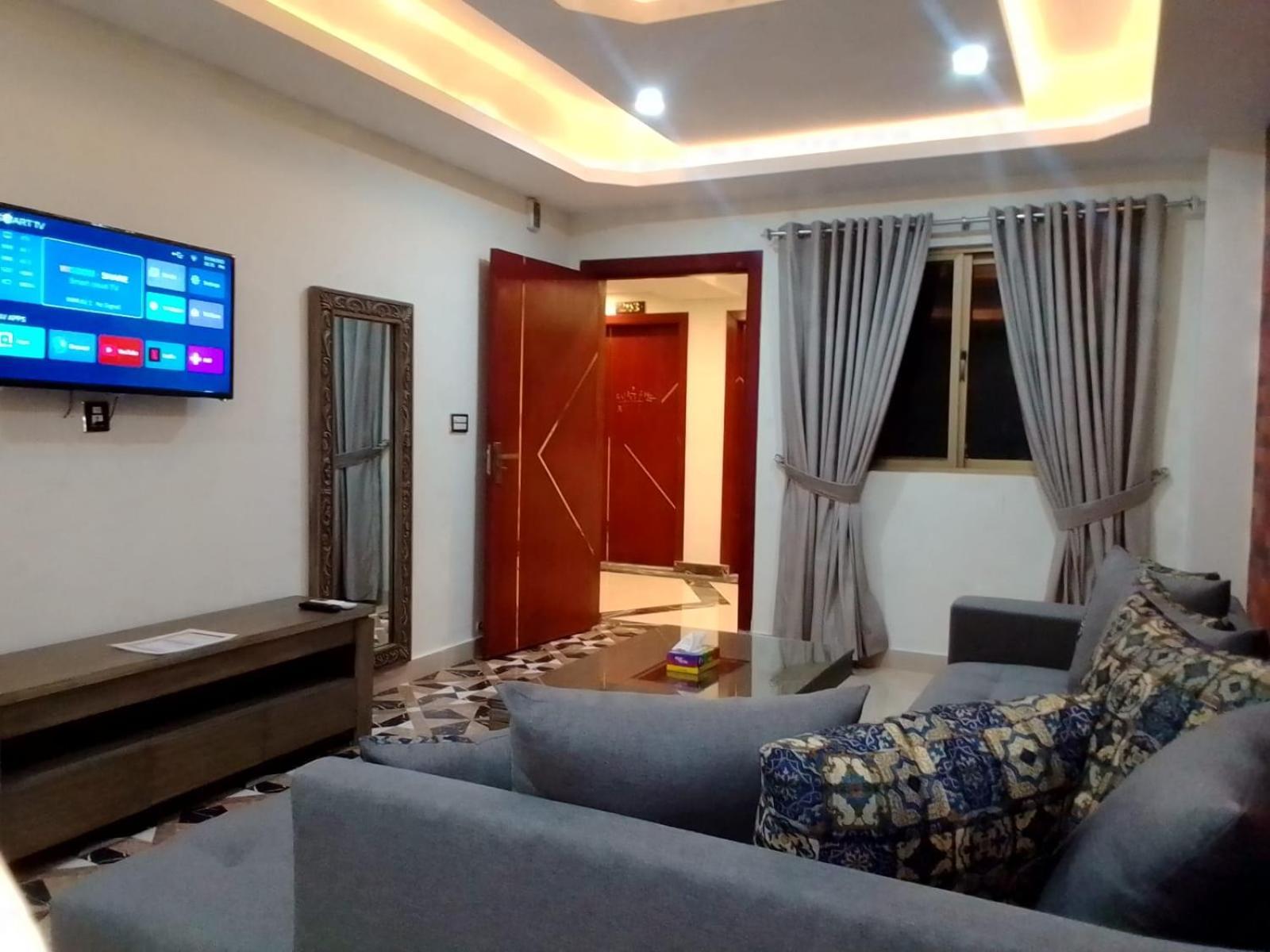 Royal Galaxy Hotel & Residence - Near Islamabad International Airport & Motorway Buitenkant foto