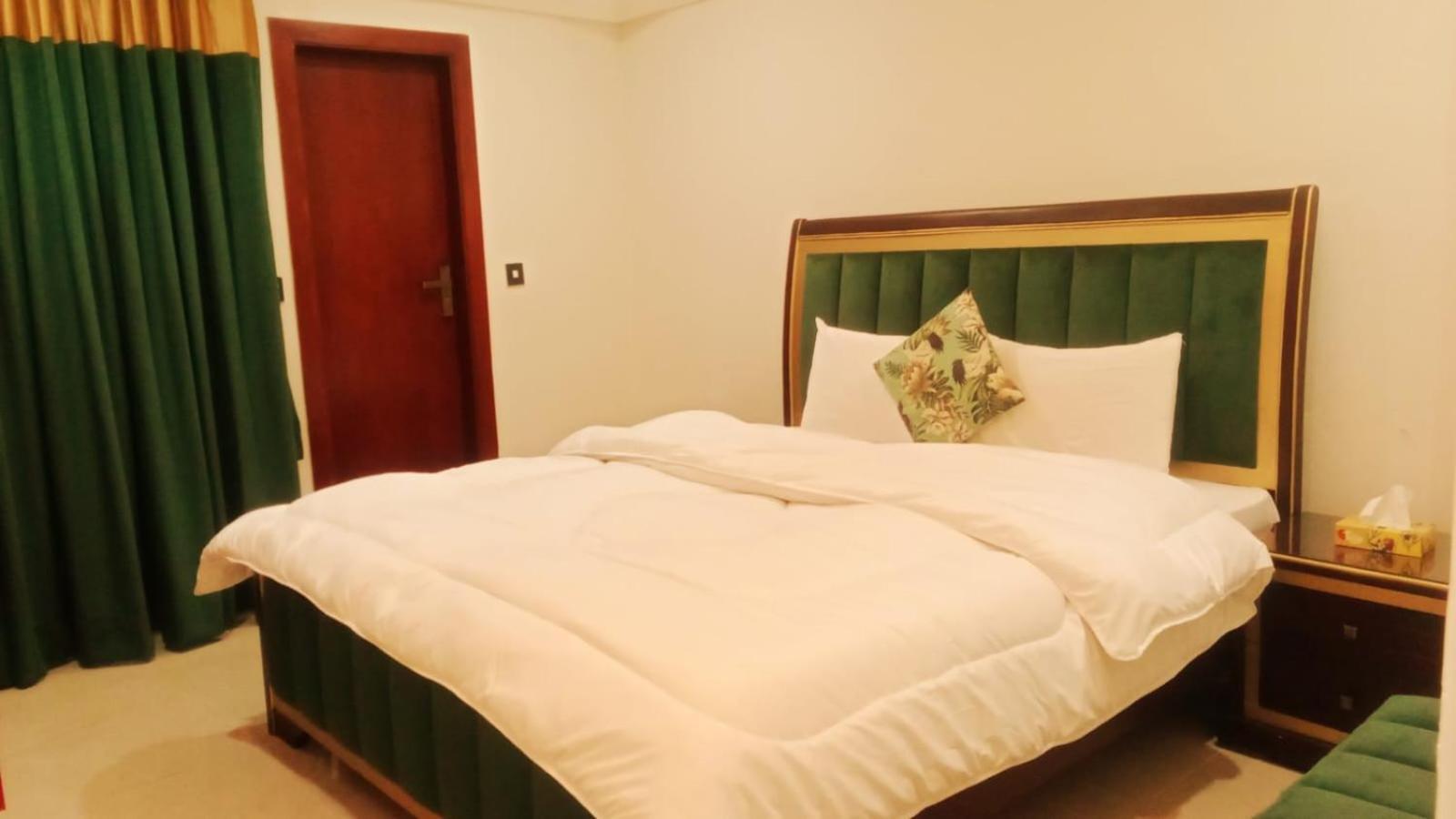 Royal Galaxy Hotel & Residence - Near Islamabad International Airport & Motorway Buitenkant foto