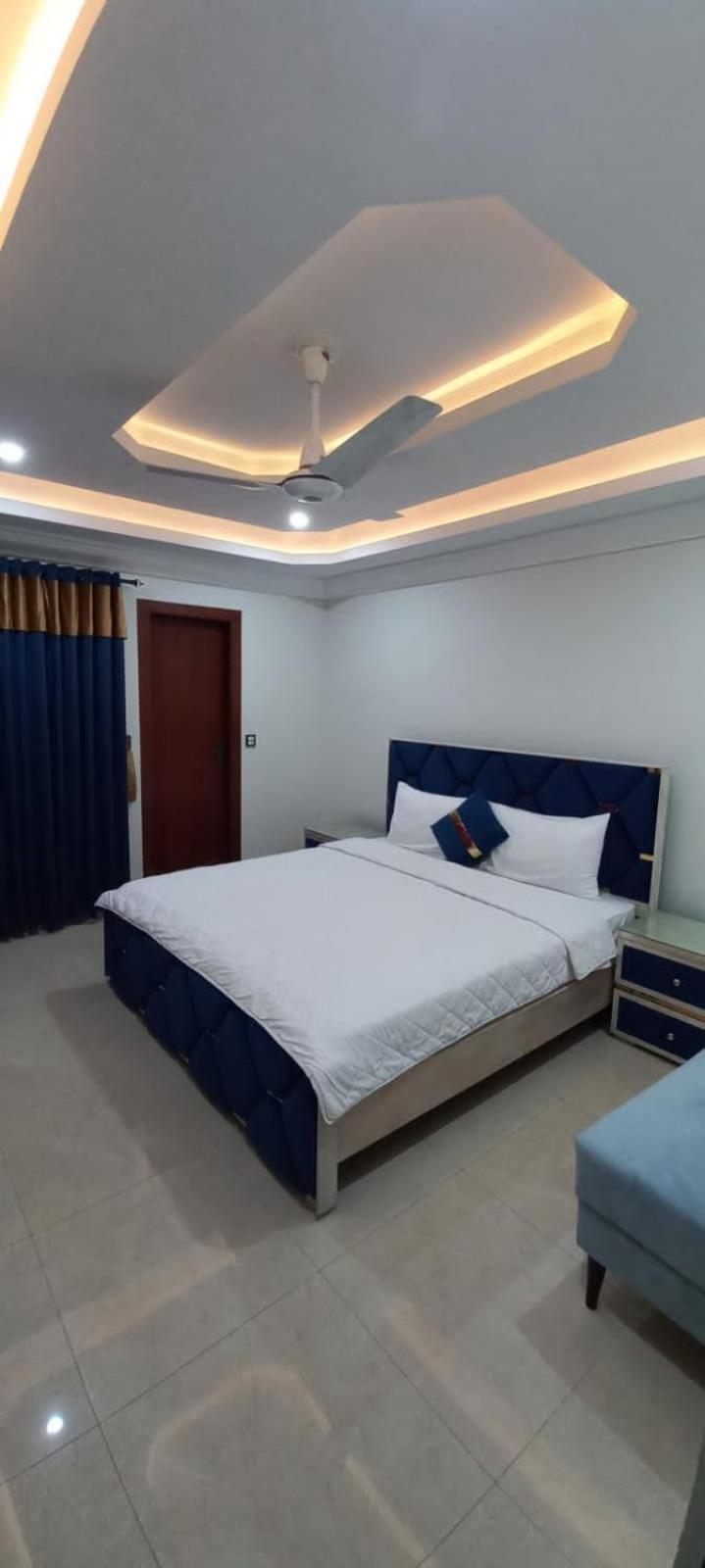 Royal Galaxy Hotel & Residence - Near Islamabad International Airport & Motorway Buitenkant foto