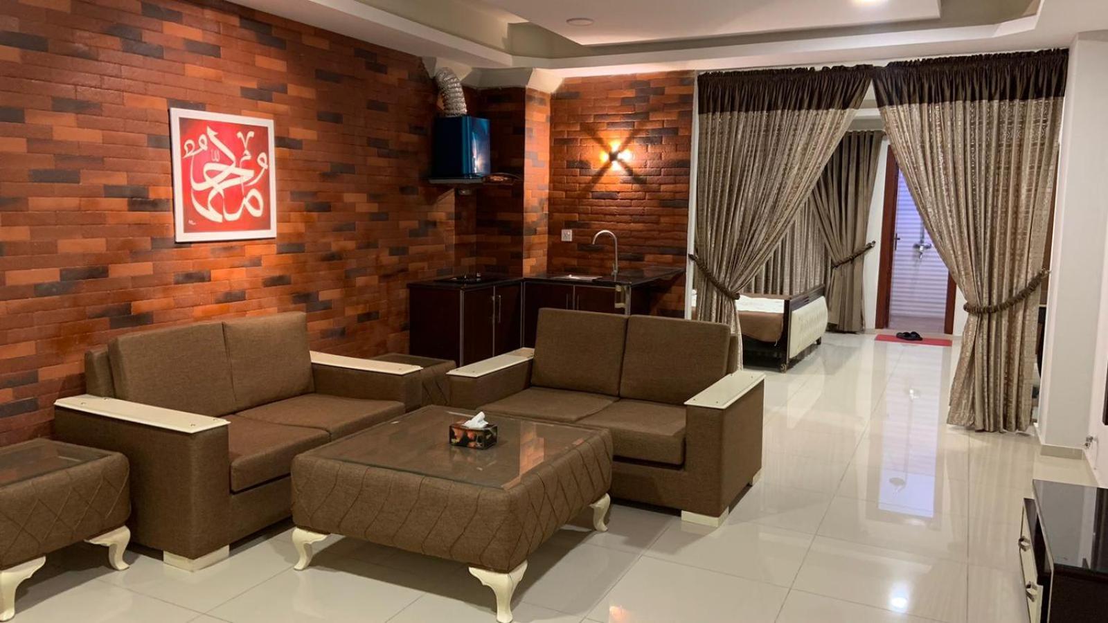 Royal Galaxy Hotel & Residence - Near Islamabad International Airport & Motorway Buitenkant foto