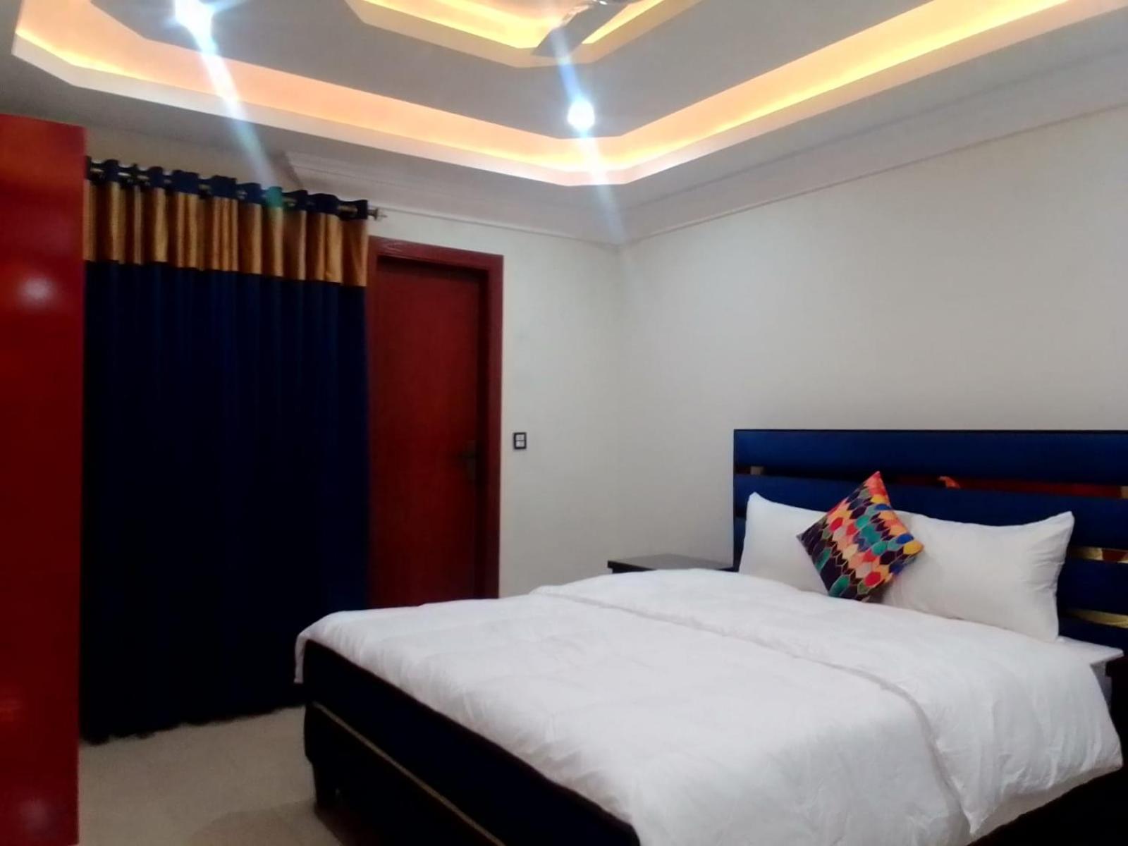 Royal Galaxy Hotel & Residence - Near Islamabad International Airport & Motorway Buitenkant foto