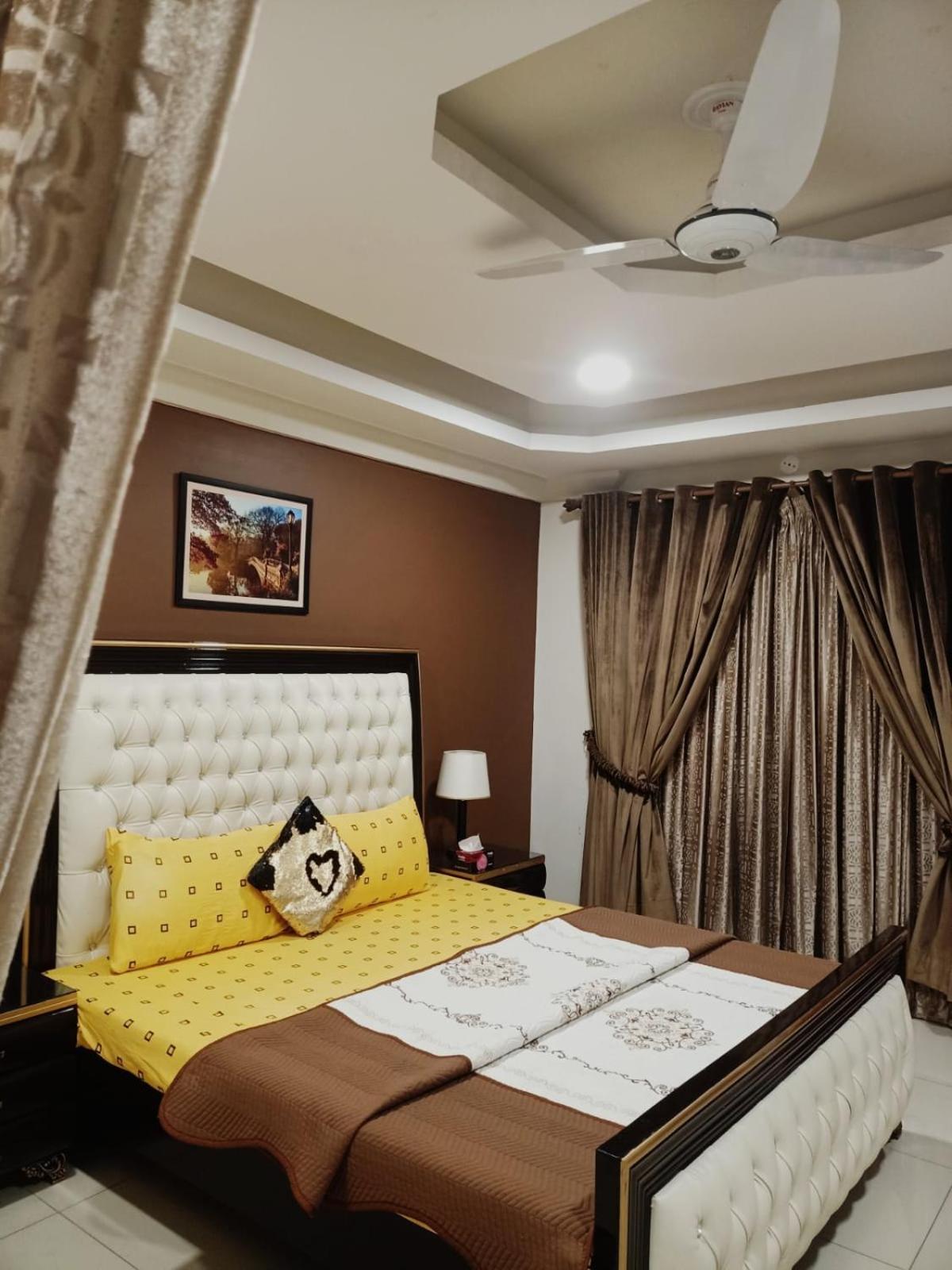 Royal Galaxy Hotel & Residence - Near Islamabad International Airport & Motorway Buitenkant foto