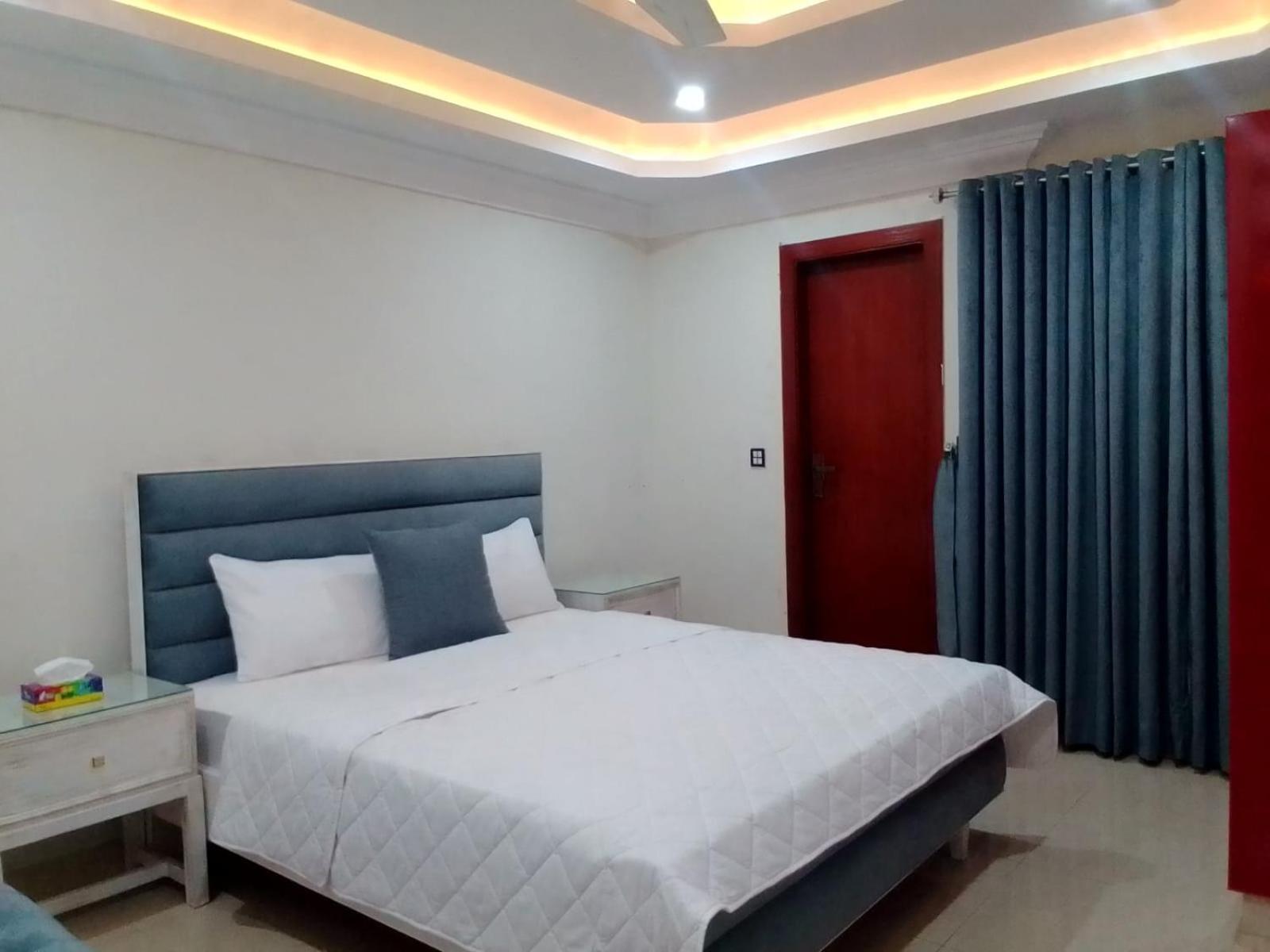 Royal Galaxy Hotel & Residence - Near Islamabad International Airport & Motorway Buitenkant foto