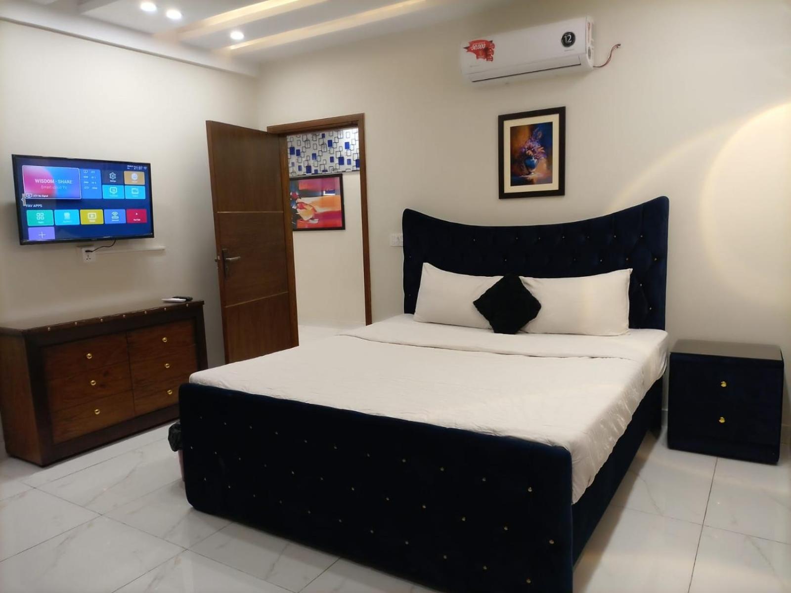 Royal Galaxy Hotel & Residence - Near Islamabad International Airport & Motorway Buitenkant foto