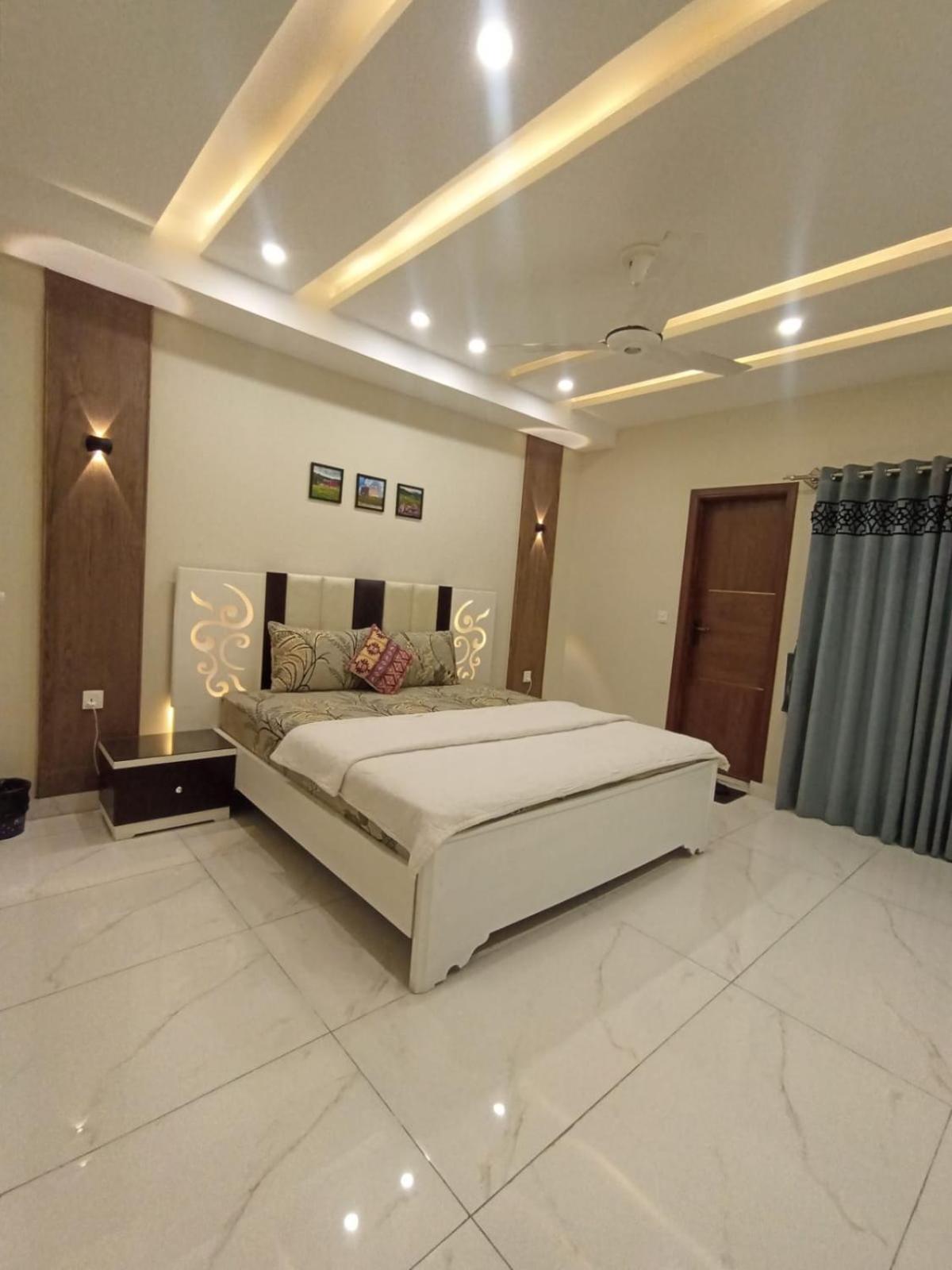 Royal Galaxy Hotel & Residence - Near Islamabad International Airport & Motorway Buitenkant foto