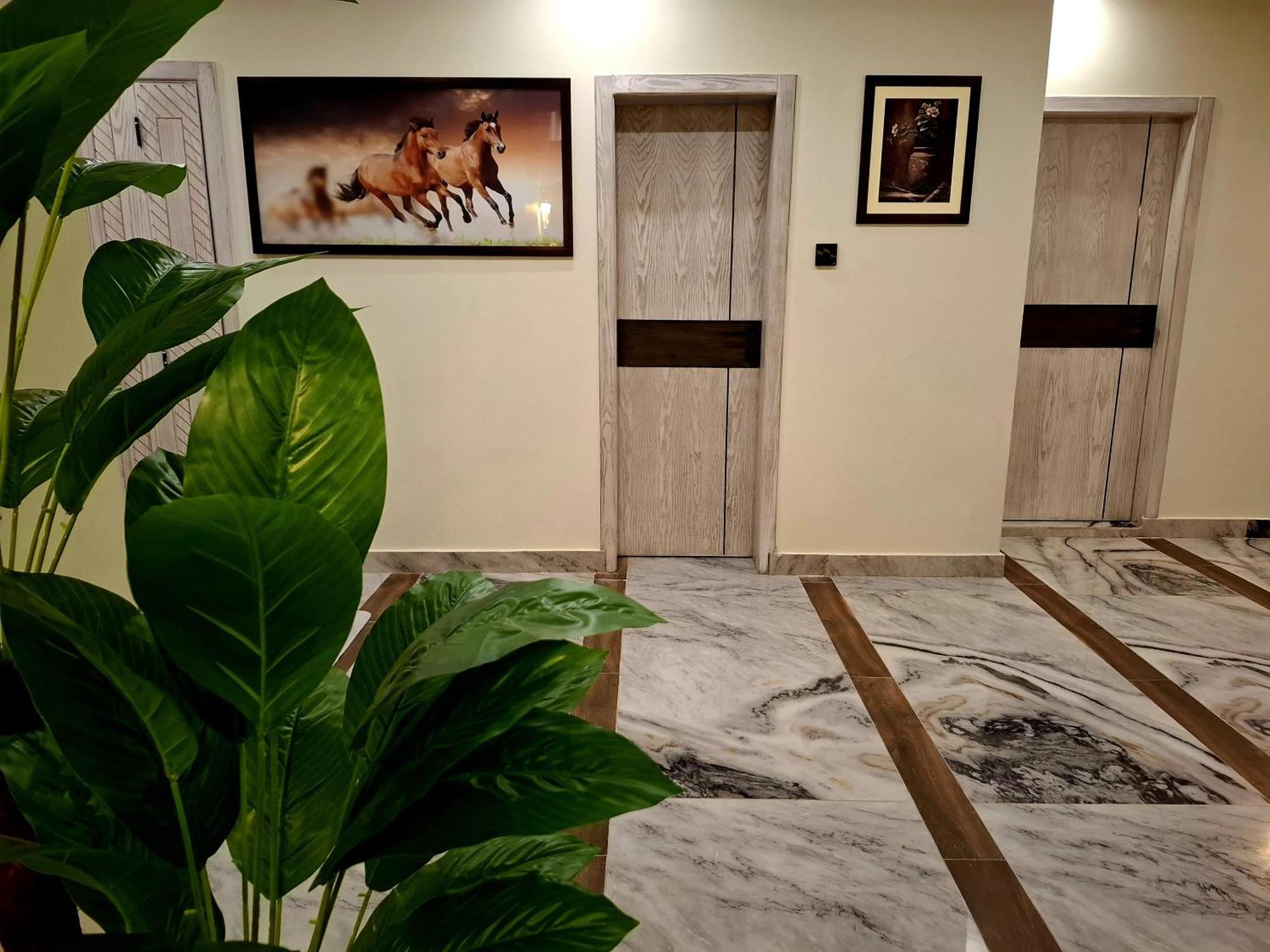 Royal Galaxy Hotel & Residence - Near Islamabad International Airport & Motorway Buitenkant foto