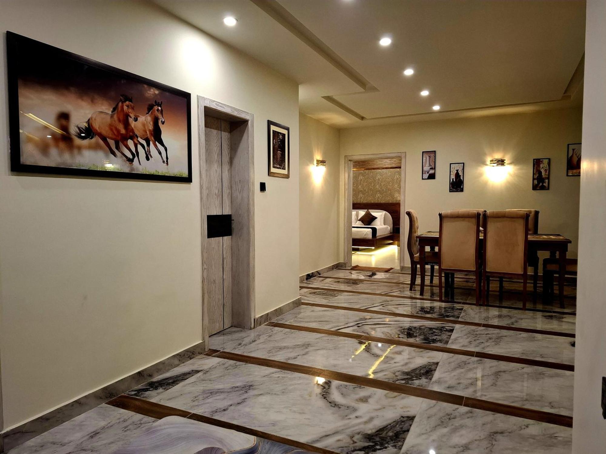 Royal Galaxy Hotel & Residence - Near Islamabad International Airport & Motorway Buitenkant foto