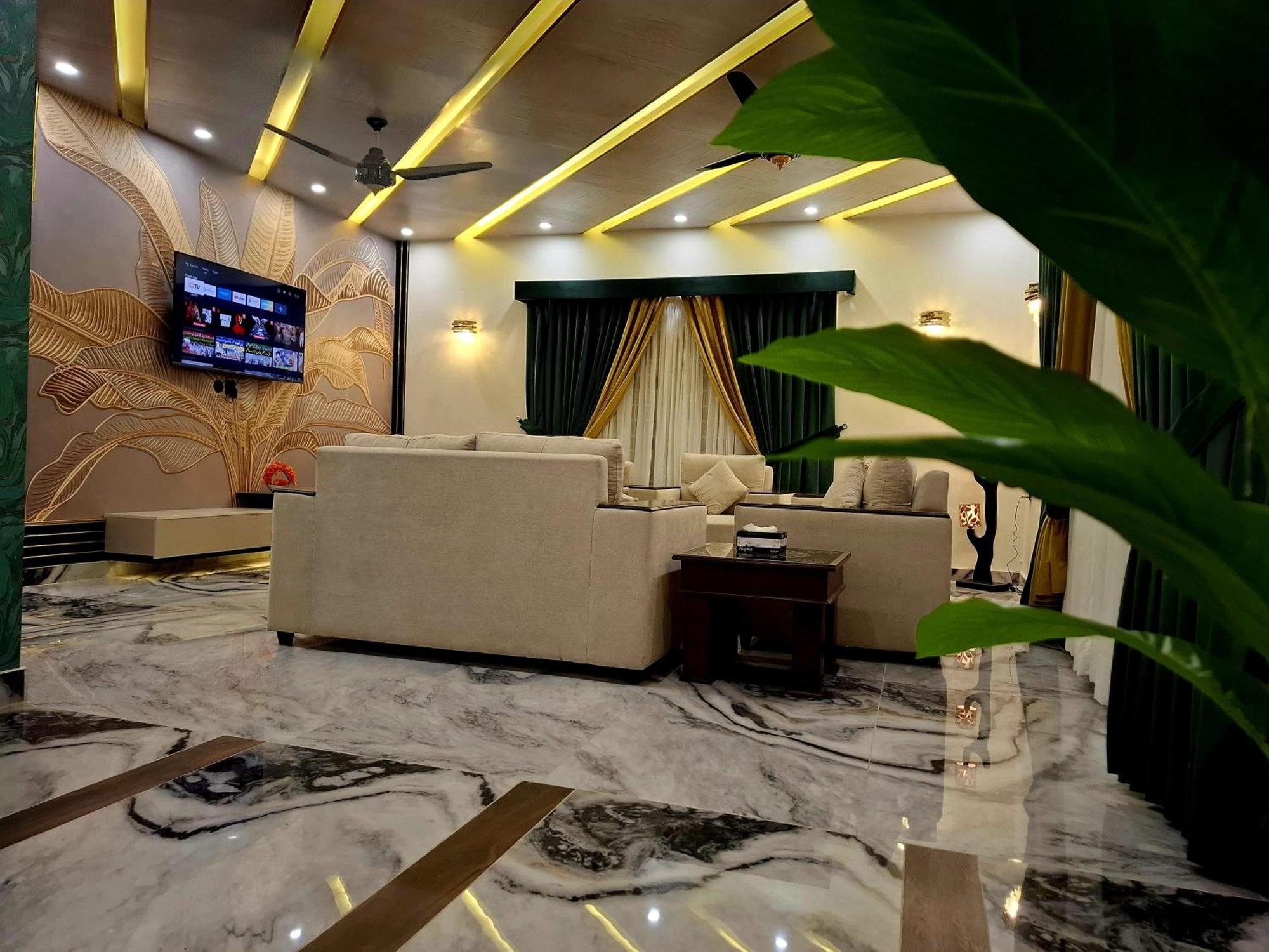 Royal Galaxy Hotel & Residence - Near Islamabad International Airport & Motorway Buitenkant foto