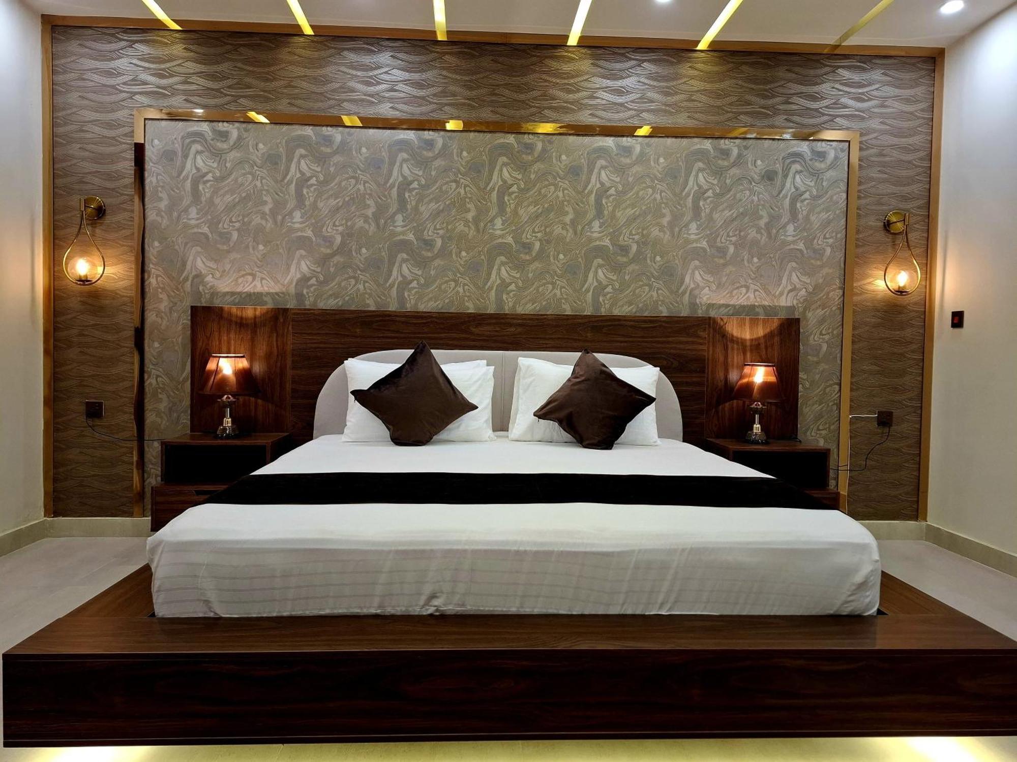 Royal Galaxy Hotel & Residence - Near Islamabad International Airport & Motorway Buitenkant foto