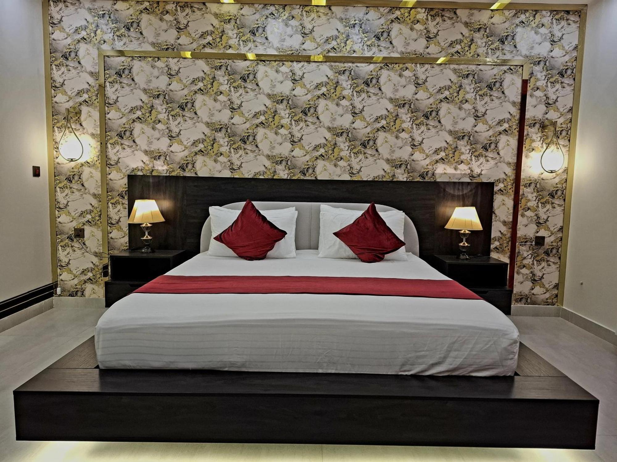Royal Galaxy Hotel & Residence - Near Islamabad International Airport & Motorway Buitenkant foto