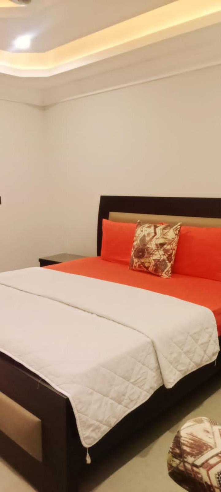 Royal Galaxy Hotel & Residence - Near Islamabad International Airport & Motorway Buitenkant foto
