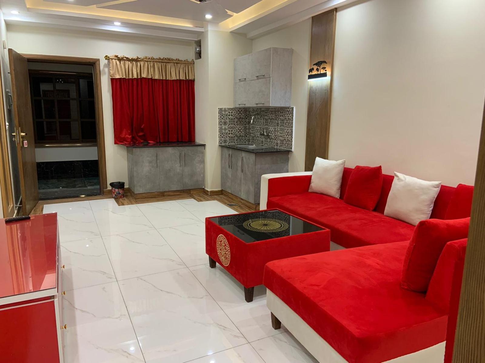 Royal Galaxy Hotel & Residence - Near Islamabad International Airport & Motorway Buitenkant foto
