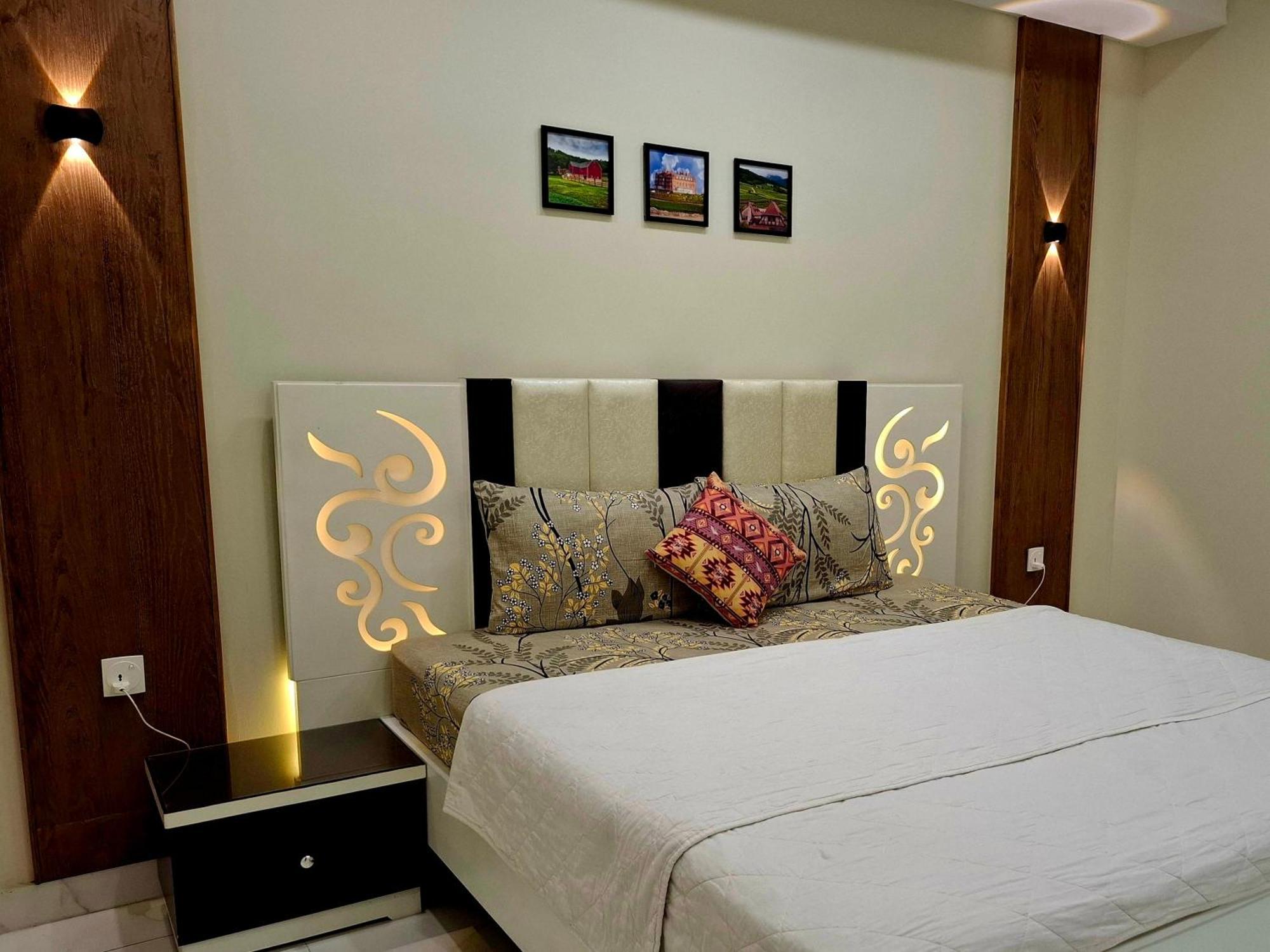 Royal Galaxy Hotel & Residence - Near Islamabad International Airport & Motorway Buitenkant foto
