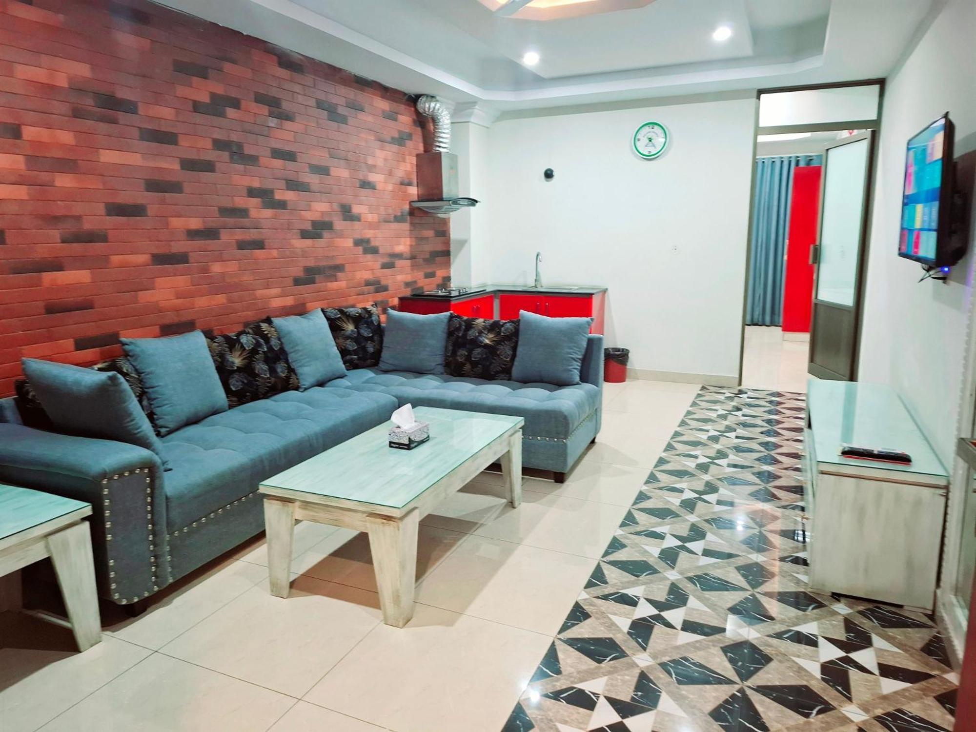 Royal Galaxy Hotel & Residence - Near Islamabad International Airport & Motorway Buitenkant foto