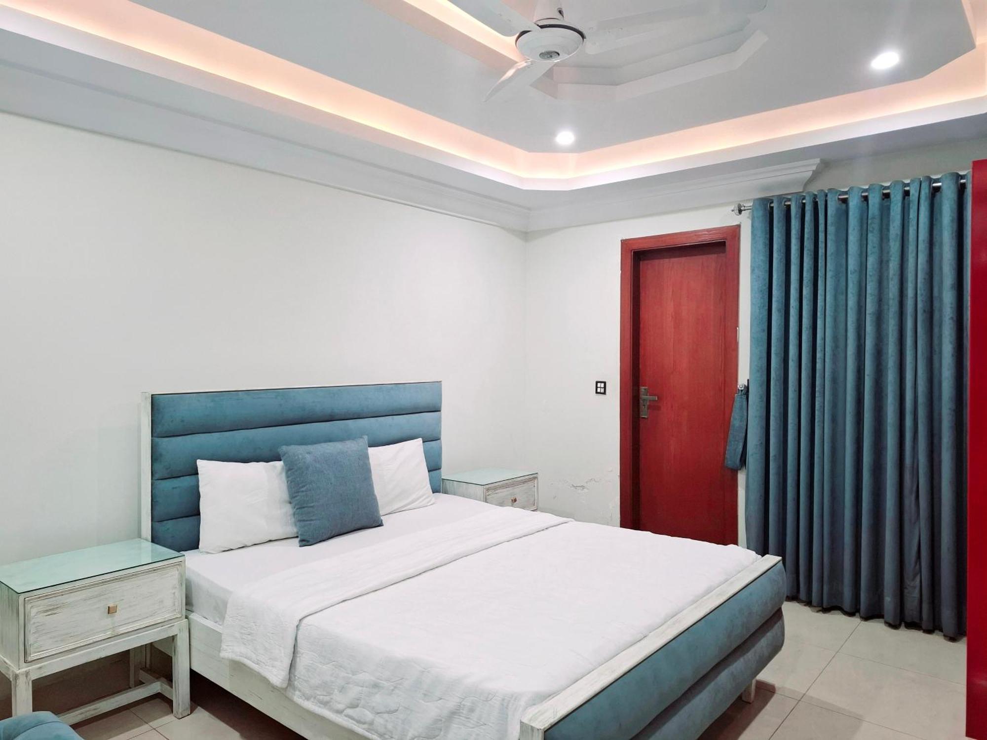 Royal Galaxy Hotel & Residence - Near Islamabad International Airport & Motorway Buitenkant foto